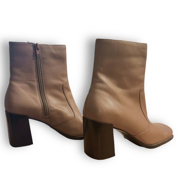 SOLD Tan Leather Square Toe Chunky Heel Ankle Boots 1990s 2000s Vintage Westies - Picture 5 of 9